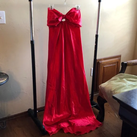 year 10 formal dresses Elegant Red Cap Sleeve Dress with Gold Heart Accents main image 0